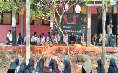 Dokumentasi Dzikro Maulidir Rasul Muhammad SAW 1445 H UPTD SMPN 2 Tragah